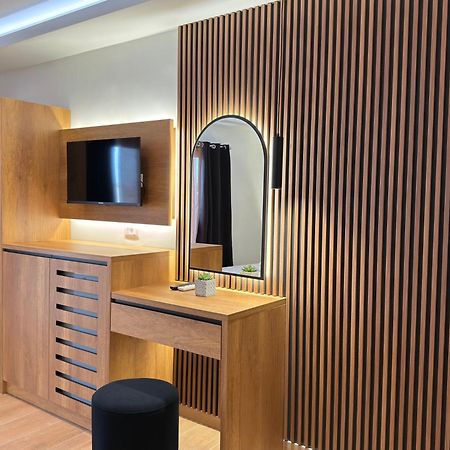 Fori'S Rooms Himare Bagian luar foto