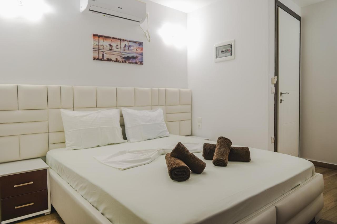 Fori'S Rooms Himare Bagian luar foto