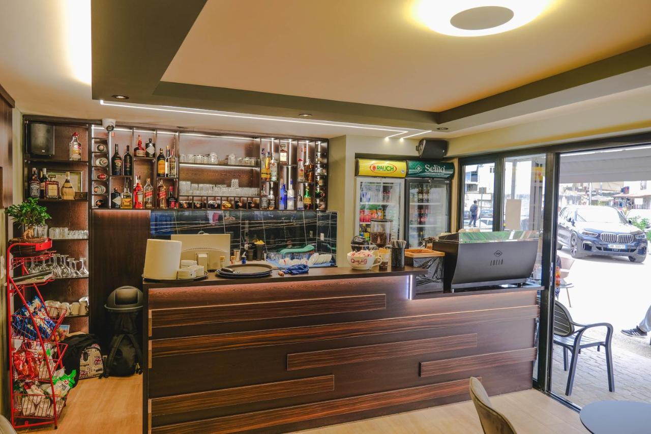 Fori'S Rooms Himare Bagian luar foto