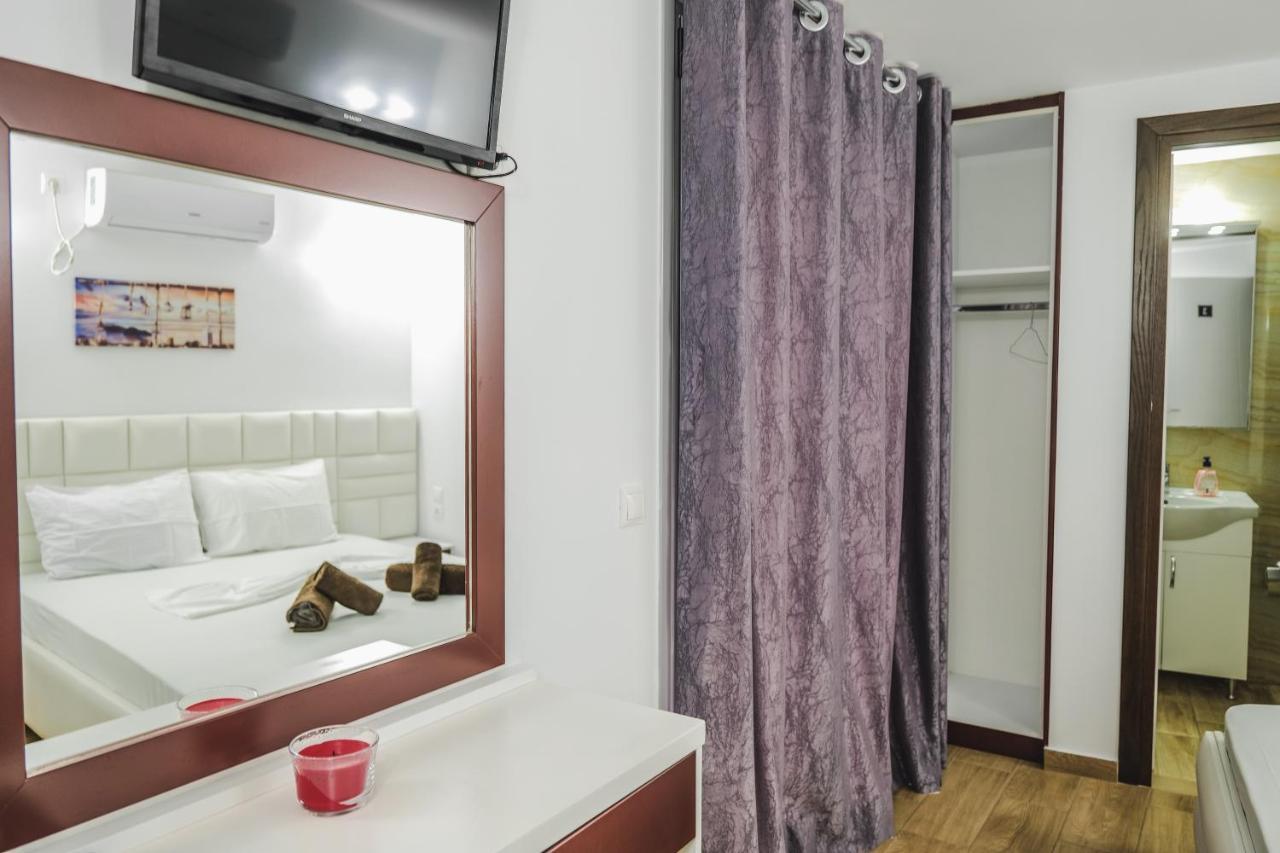 Fori'S Rooms Himare Bagian luar foto