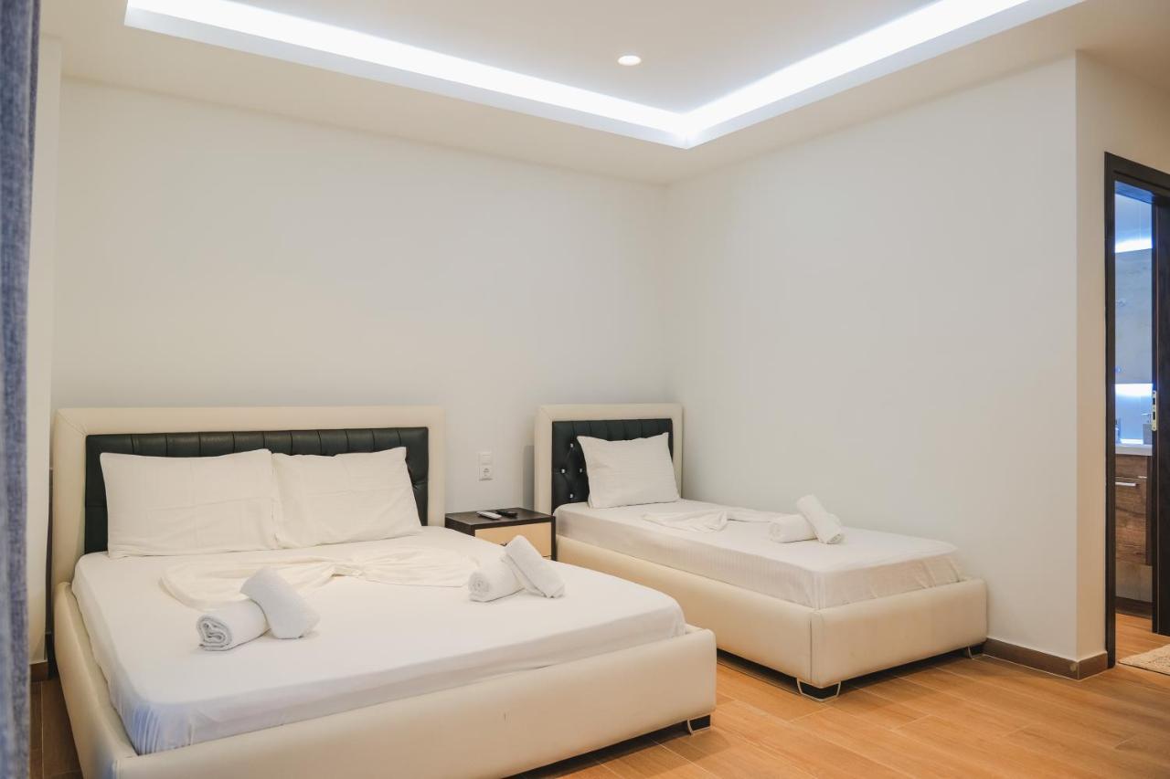 Fori'S Rooms Himare Bagian luar foto