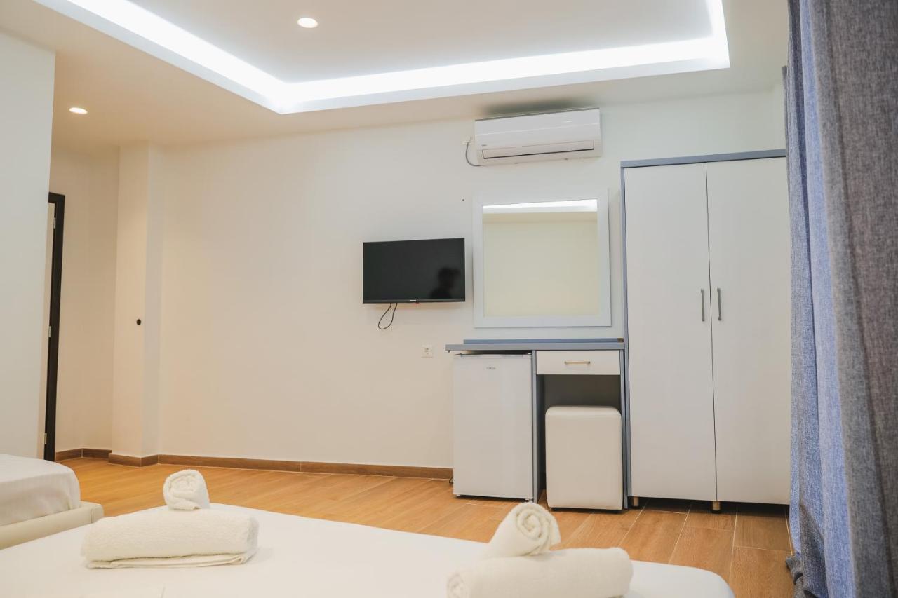 Fori'S Rooms Himare Bagian luar foto