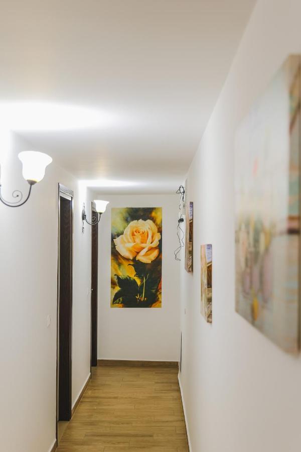 Fori'S Rooms Himare Bagian luar foto
