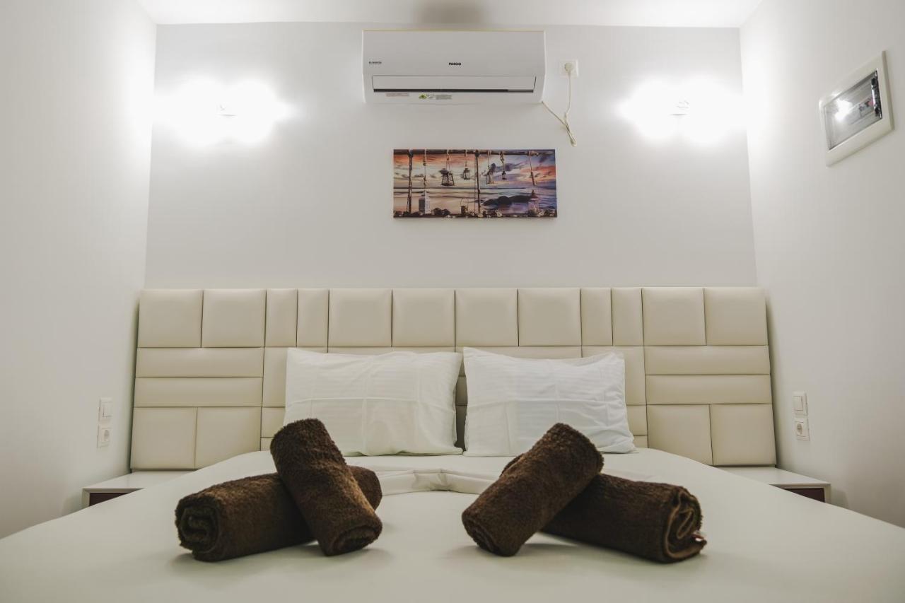 Fori'S Rooms Himare Bagian luar foto