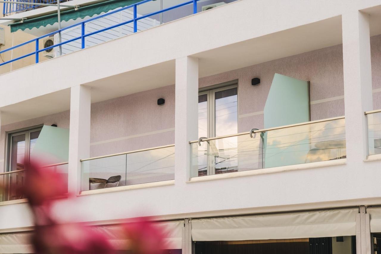 Fori'S Rooms Himare Bagian luar foto