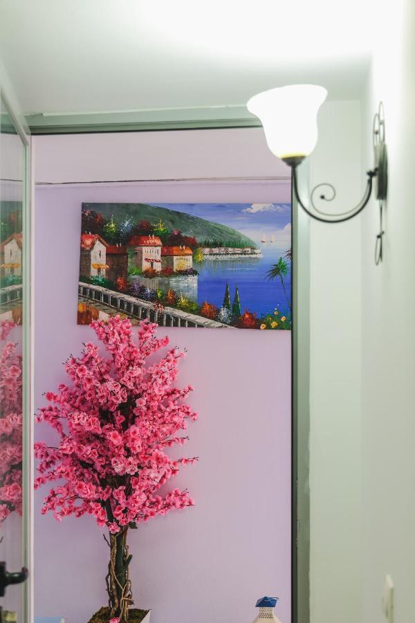 Fori'S Rooms Himare Bagian luar foto
