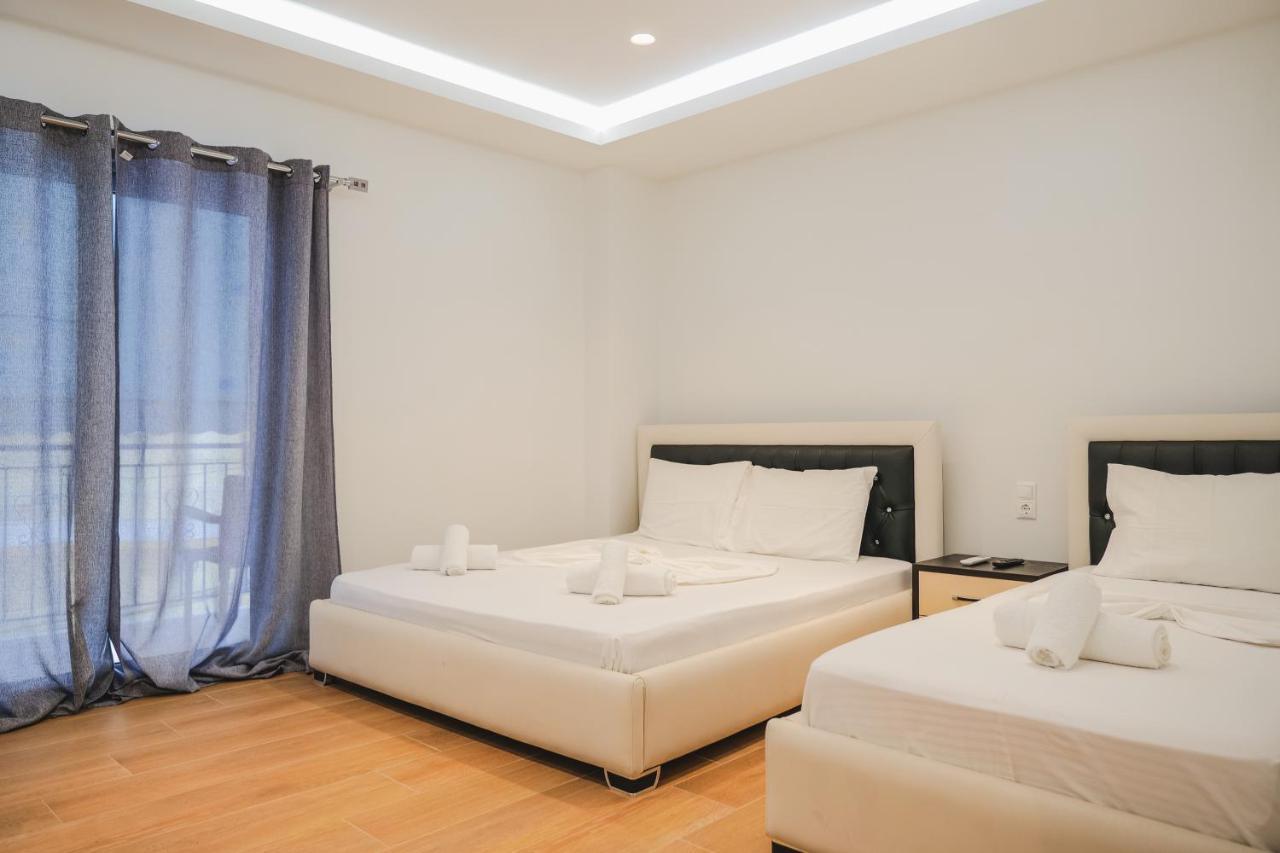 Fori'S Rooms Himare Bagian luar foto