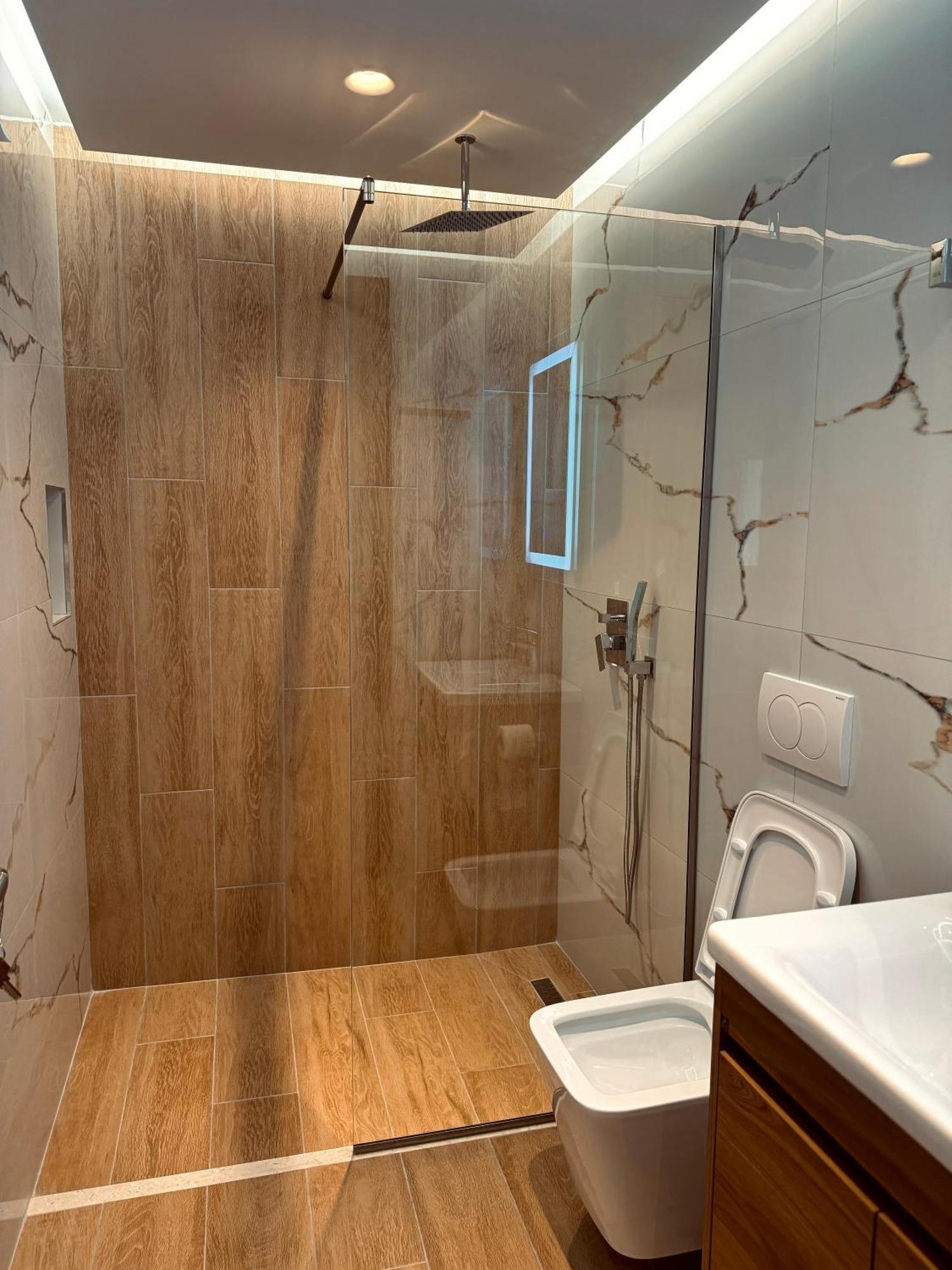 Fori'S Rooms Himare Bagian luar foto