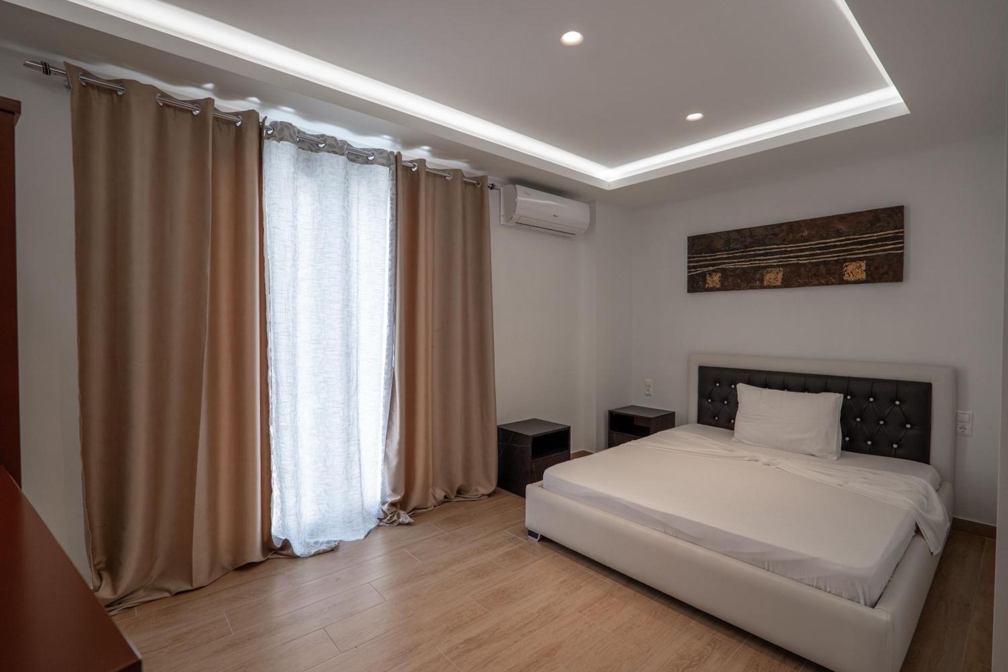 Fori'S Rooms Himare Bagian luar foto