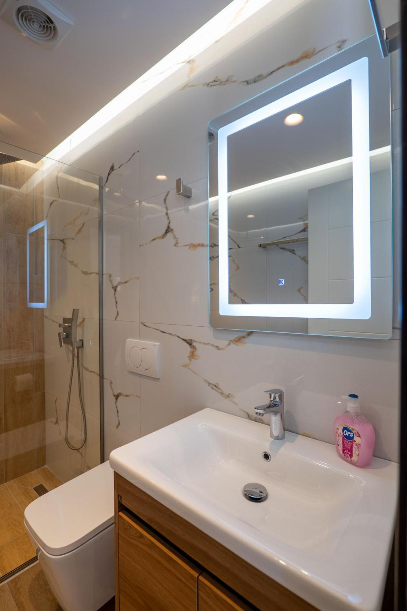 Fori'S Rooms Himare Bagian luar foto