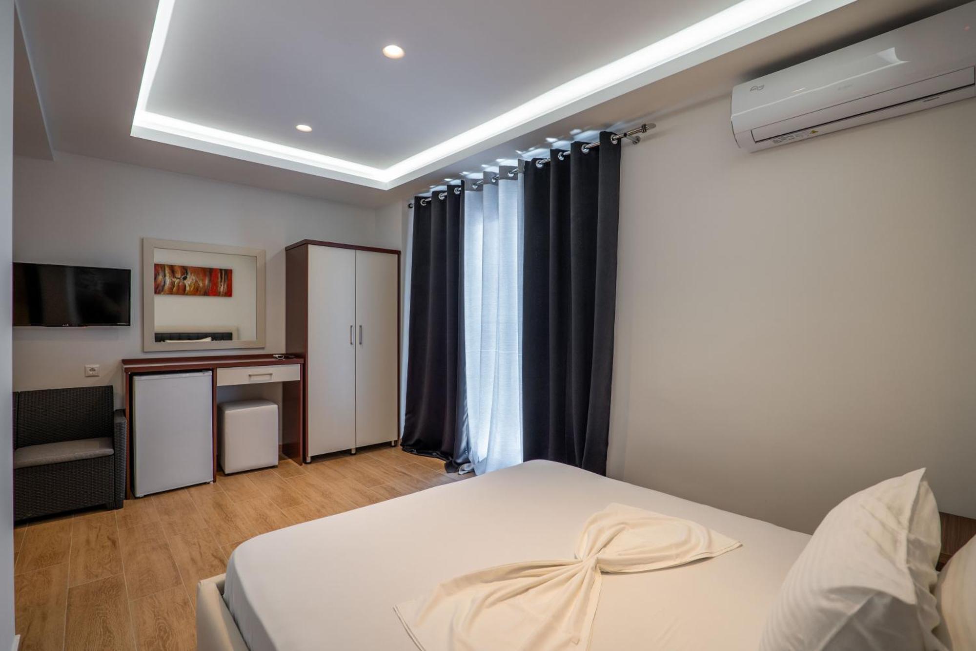 Fori'S Rooms Himare Bagian luar foto