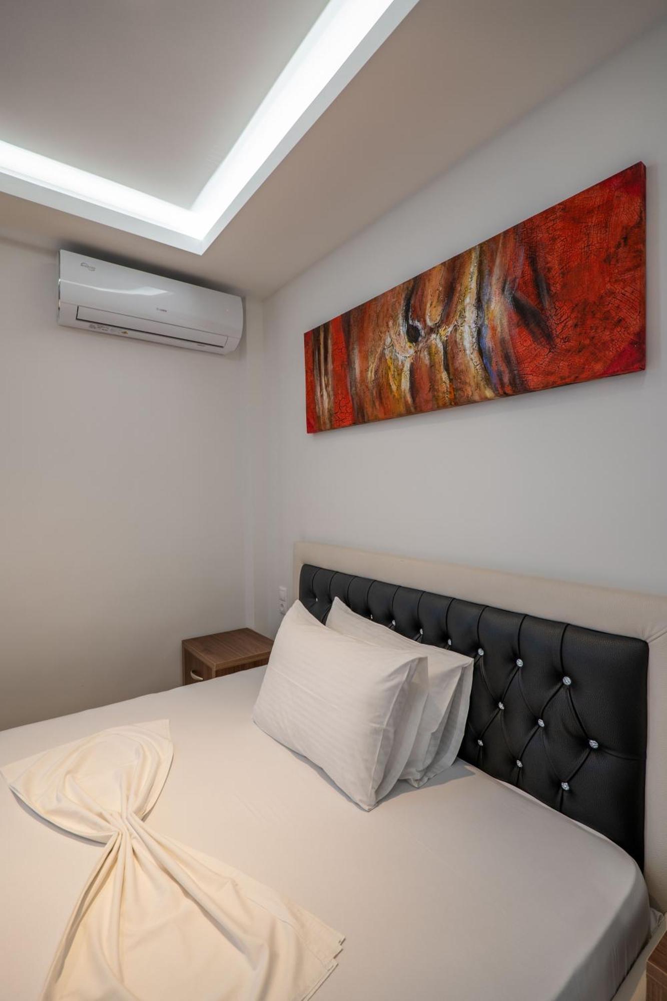 Fori'S Rooms Himare Bagian luar foto