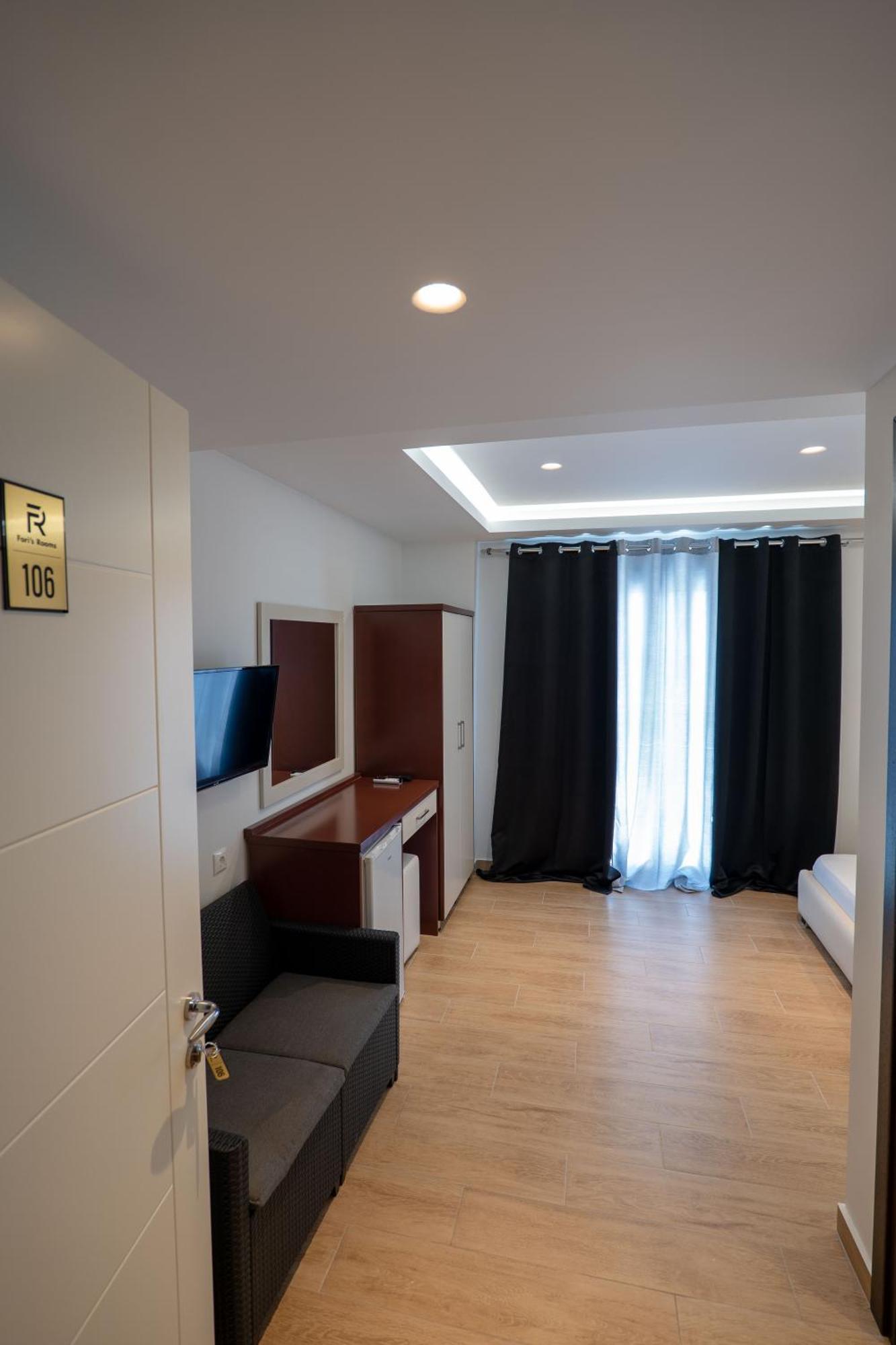 Fori'S Rooms Himare Bagian luar foto