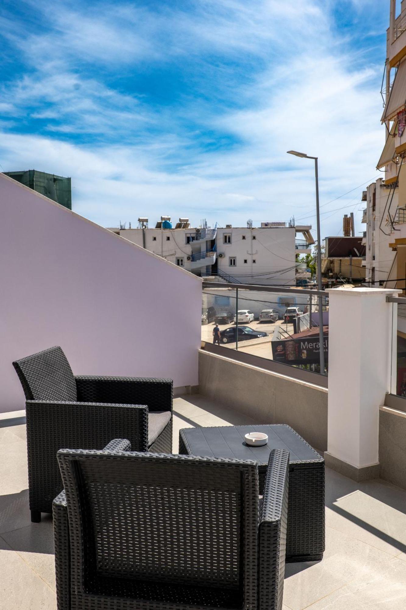 Fori'S Rooms Himare Bagian luar foto