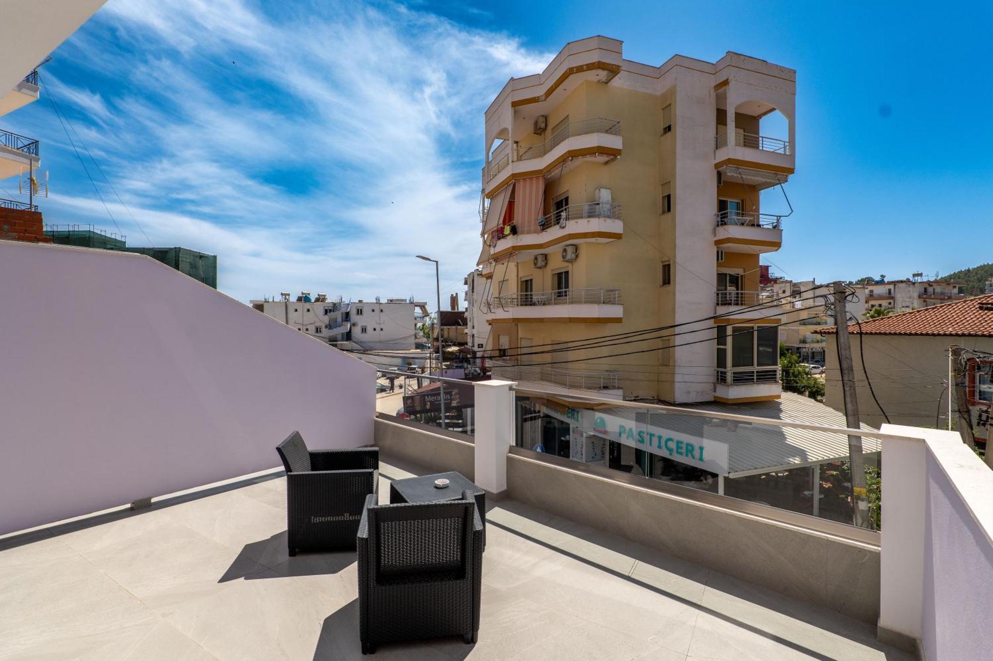Fori'S Rooms Himare Bagian luar foto