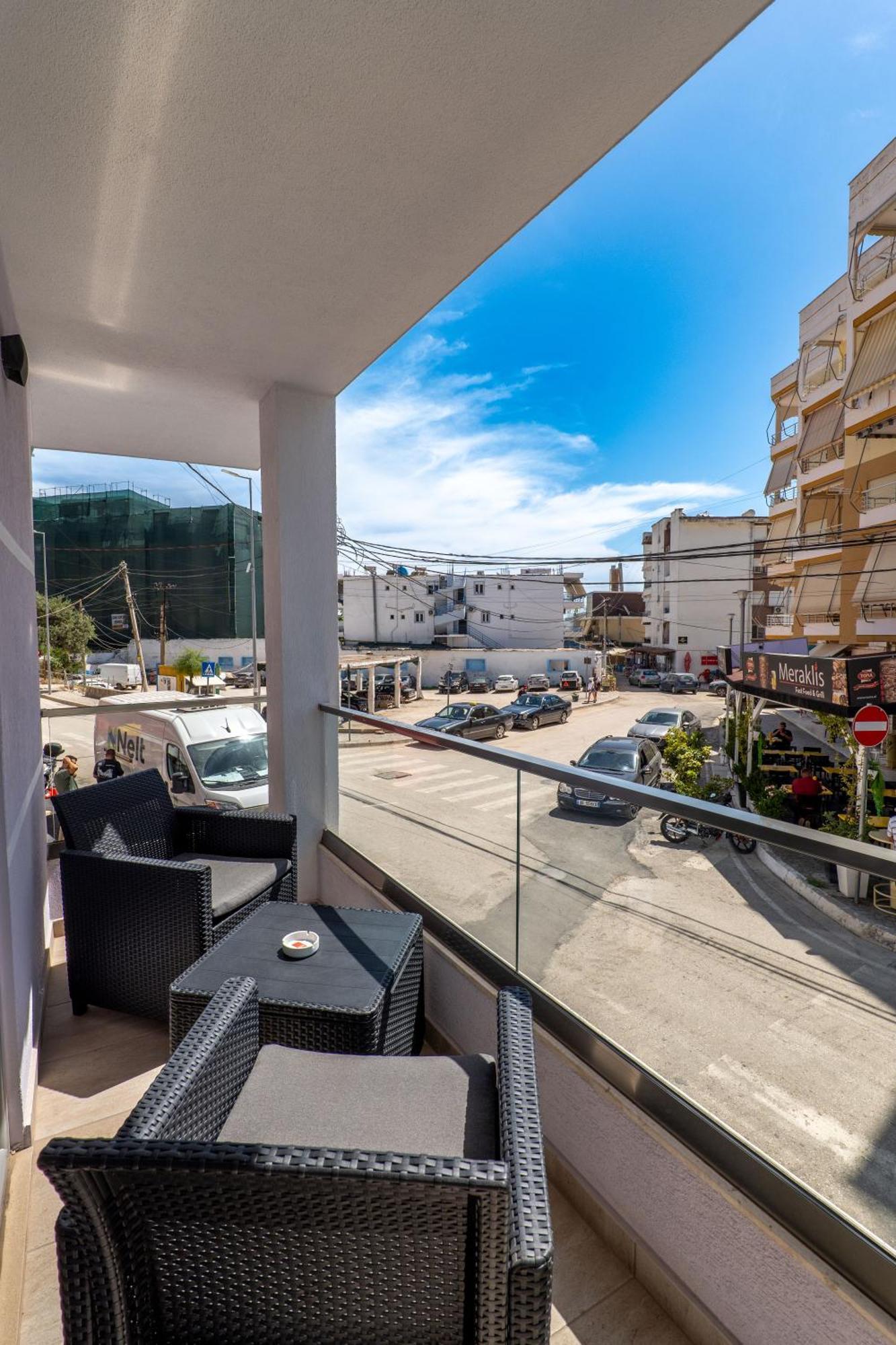 Fori'S Rooms Himare Bagian luar foto
