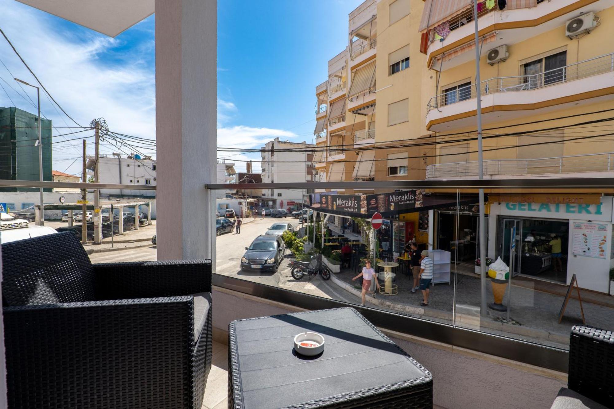 Fori'S Rooms Himare Bagian luar foto