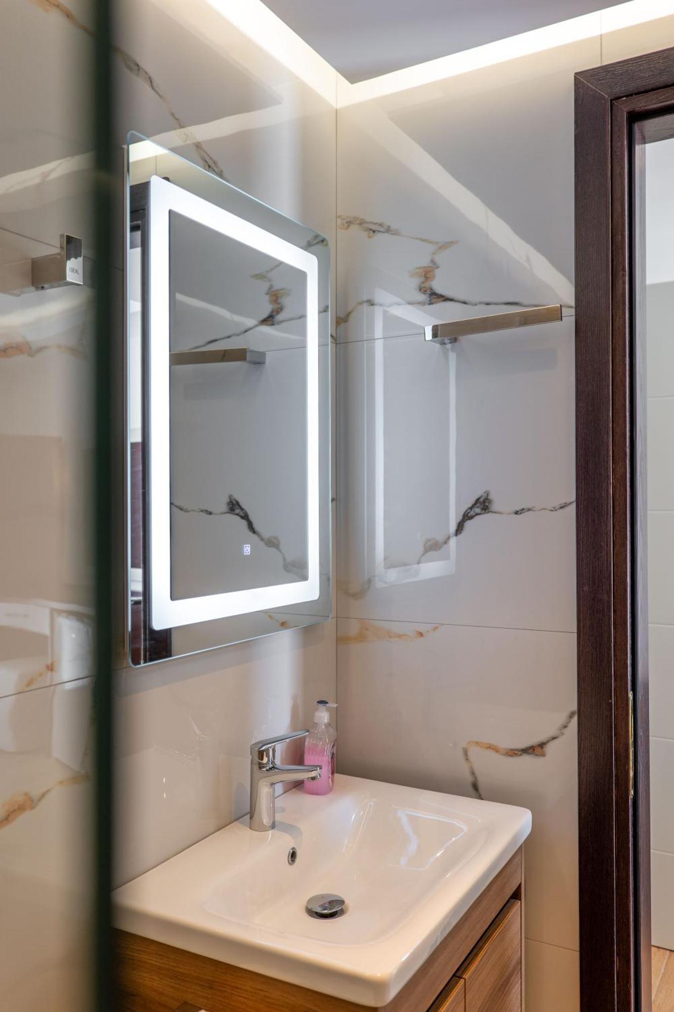 Fori'S Rooms Himare Bagian luar foto