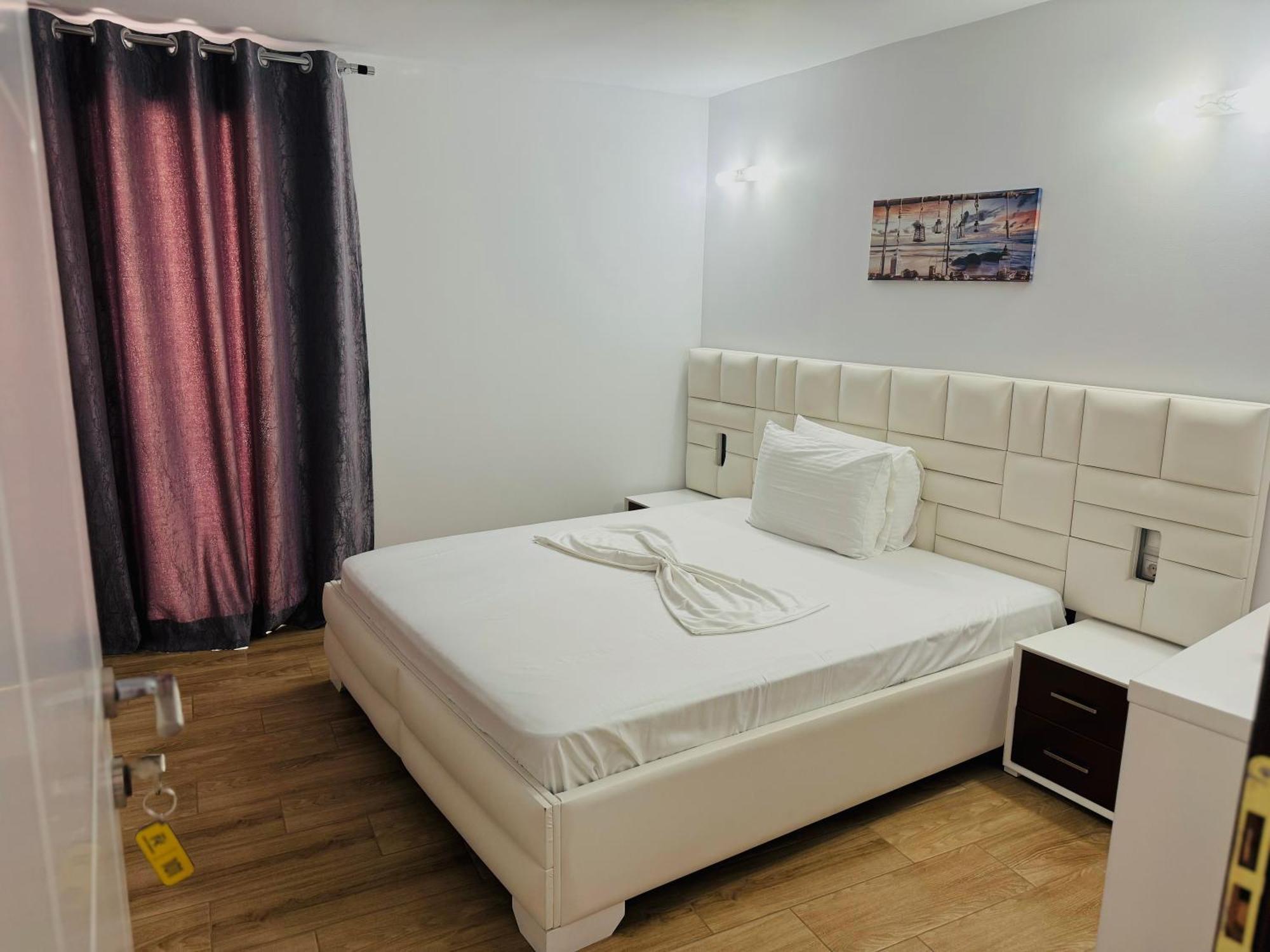 Fori'S Rooms Himare Bagian luar foto