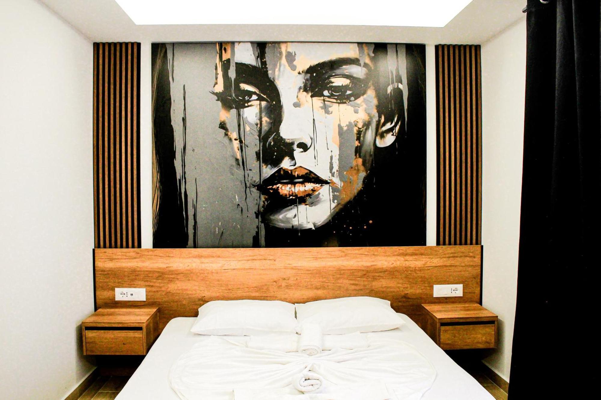 Fori'S Rooms Himare Bagian luar foto
