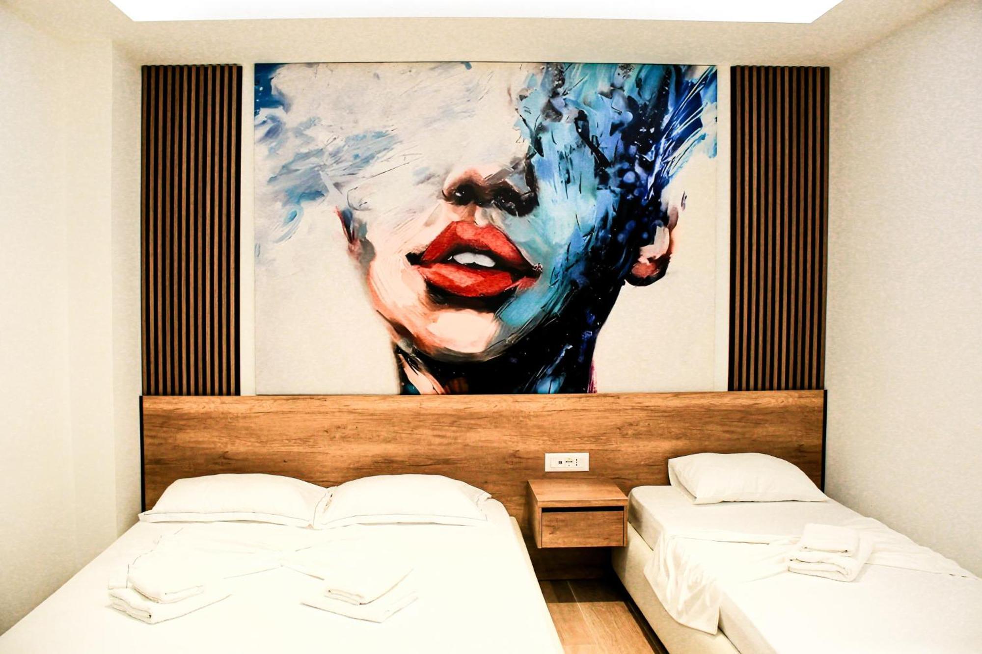 Fori'S Rooms Himare Bagian luar foto