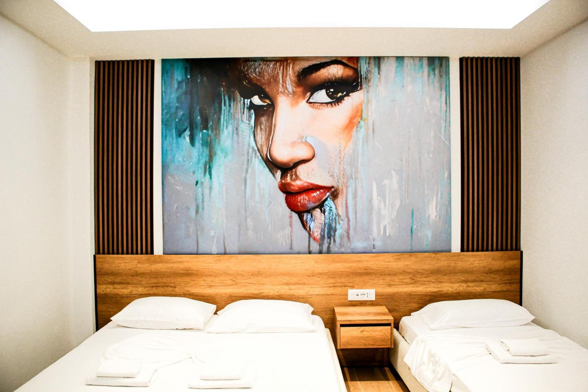 Fori'S Rooms Himare Bagian luar foto