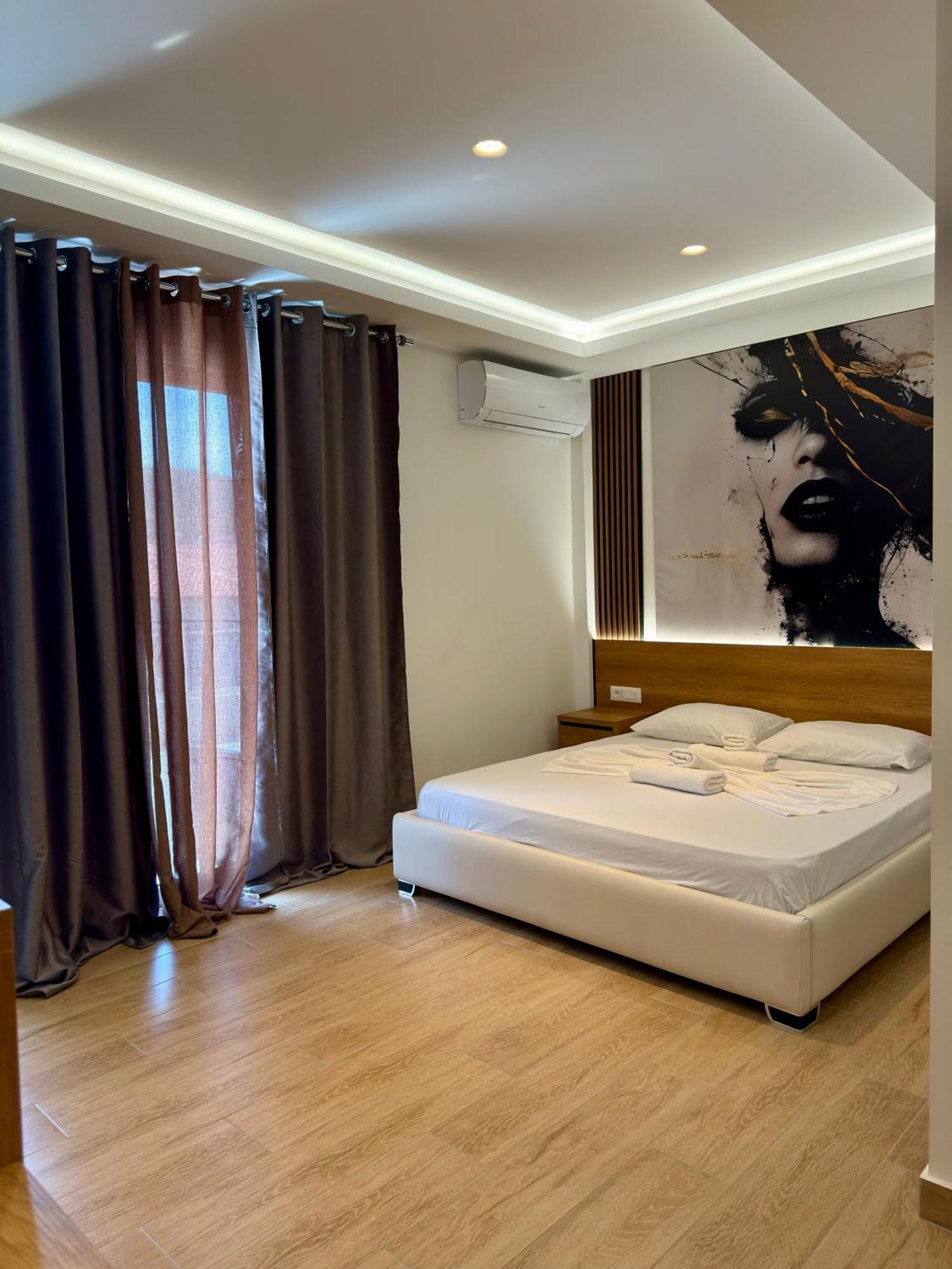 Fori'S Rooms Himare Bagian luar foto