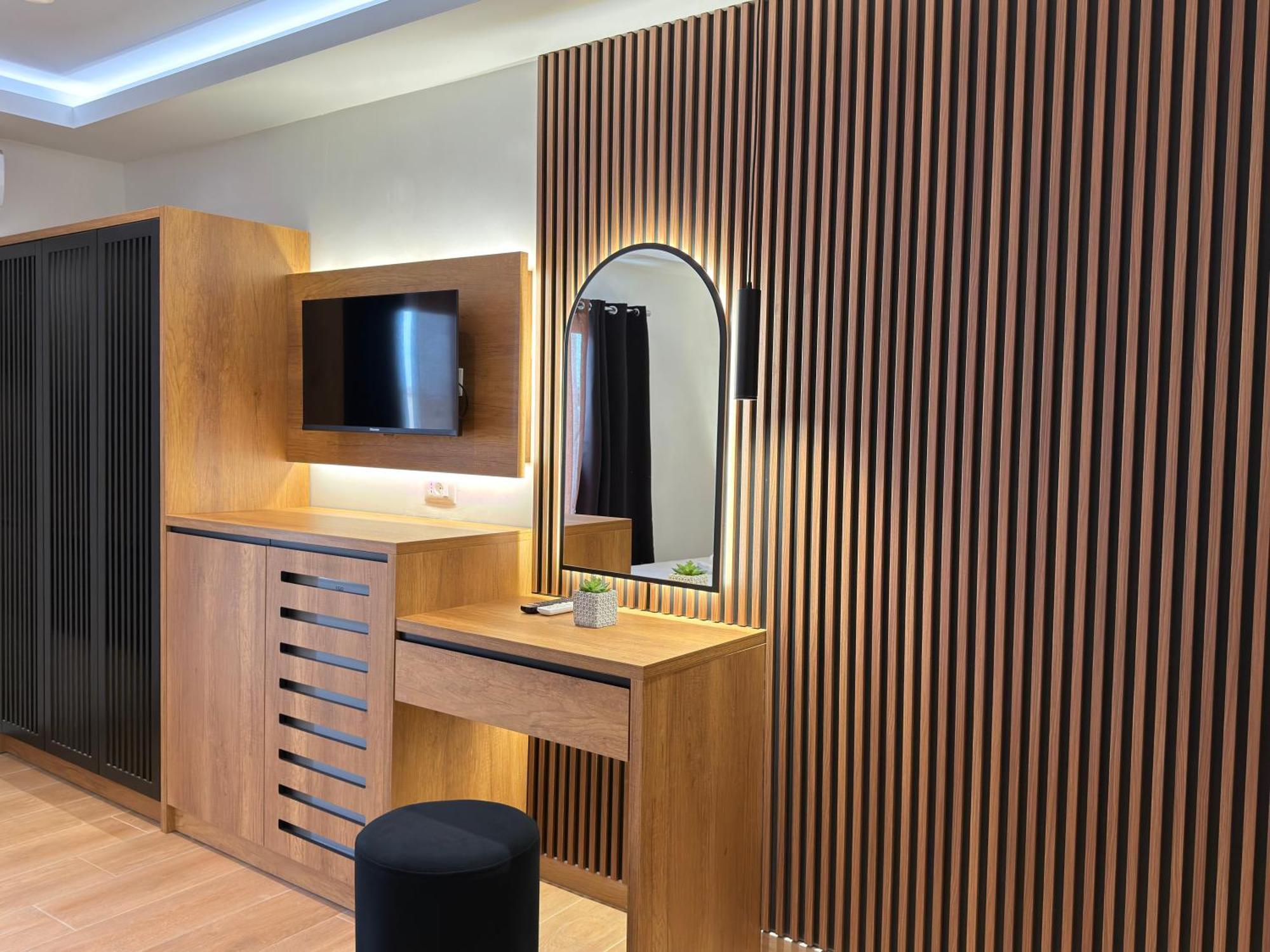 Fori'S Rooms Himare Bagian luar foto