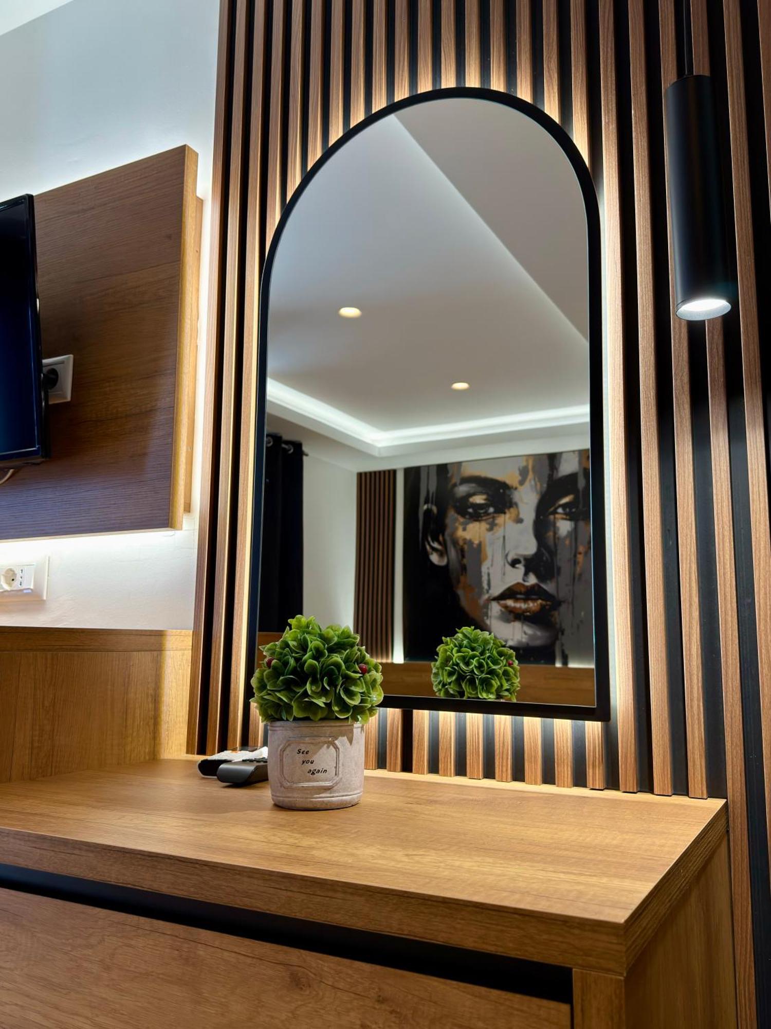 Fori'S Rooms Himare Bagian luar foto