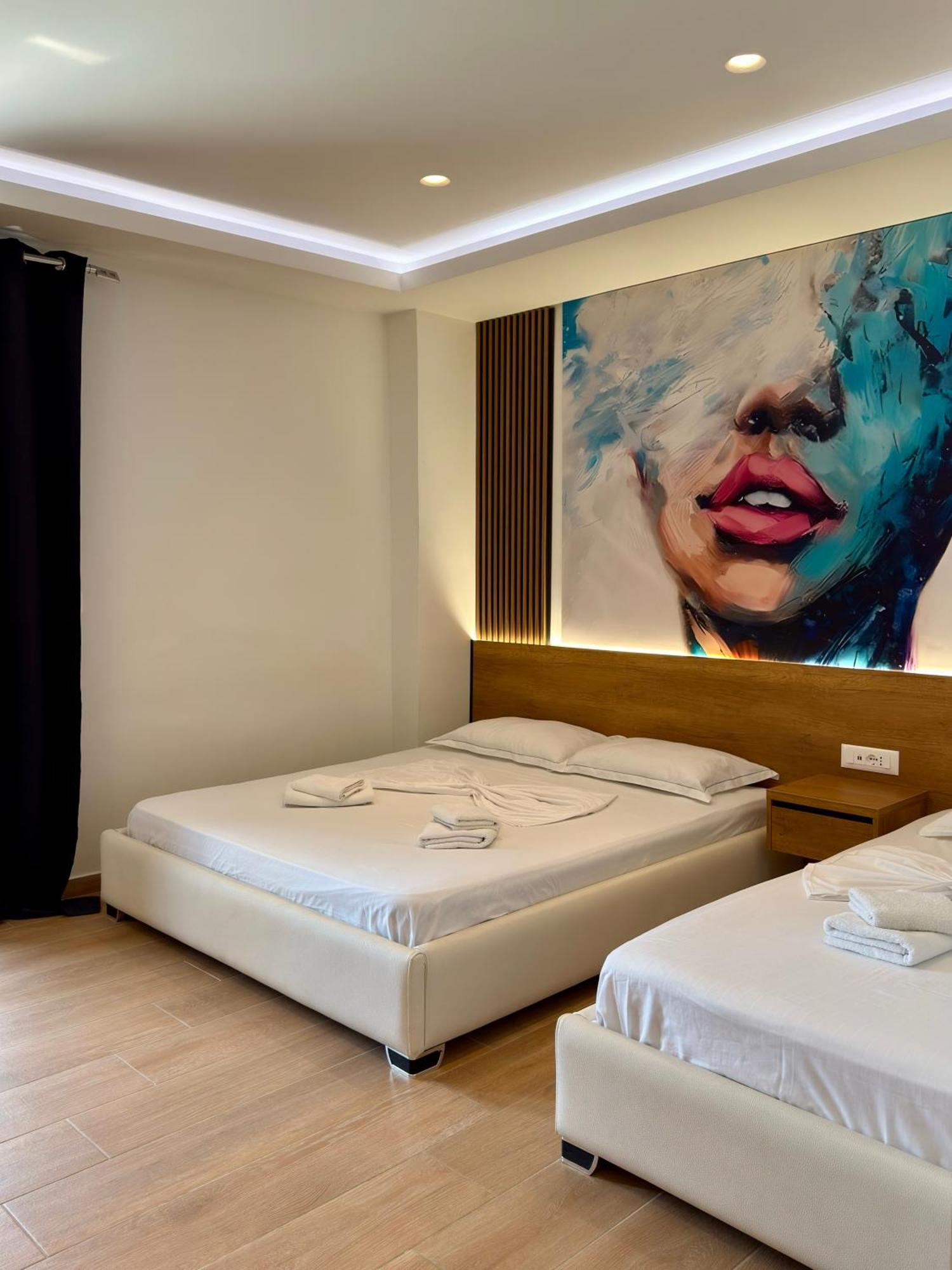 Fori'S Rooms Himare Bagian luar foto