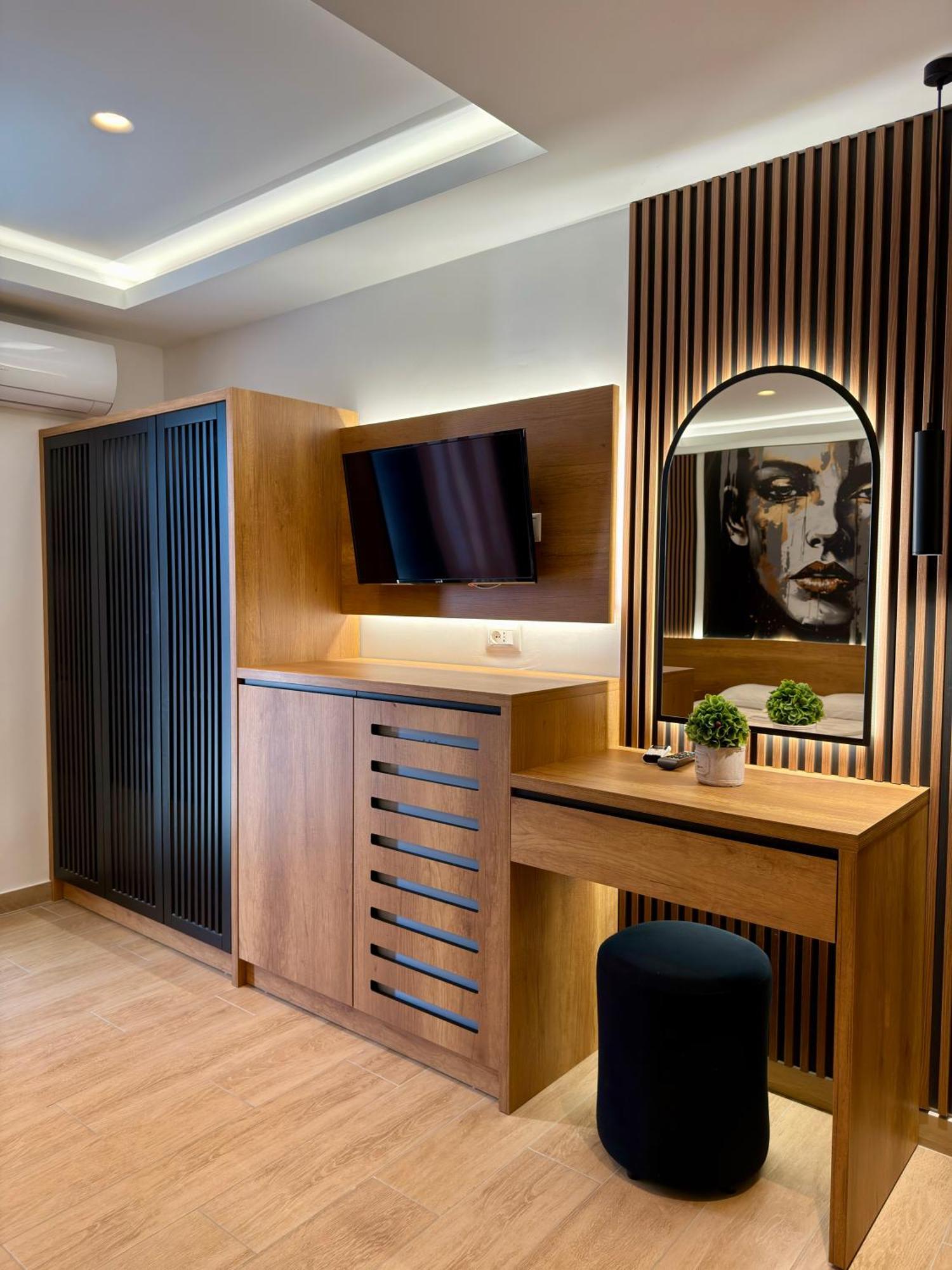 Fori'S Rooms Himare Bagian luar foto