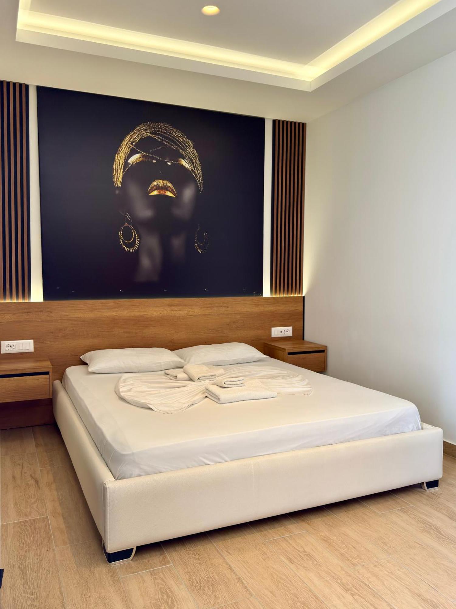 Fori'S Rooms Himare Bagian luar foto