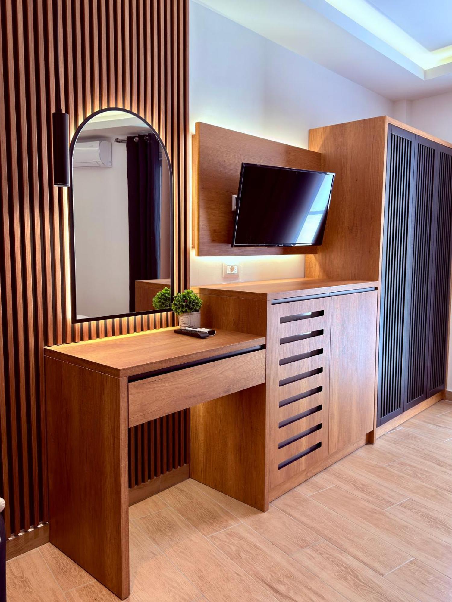 Fori'S Rooms Himare Bagian luar foto