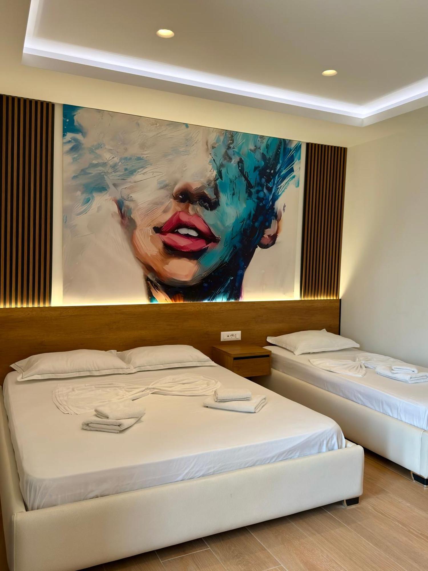 Fori'S Rooms Himare Bagian luar foto