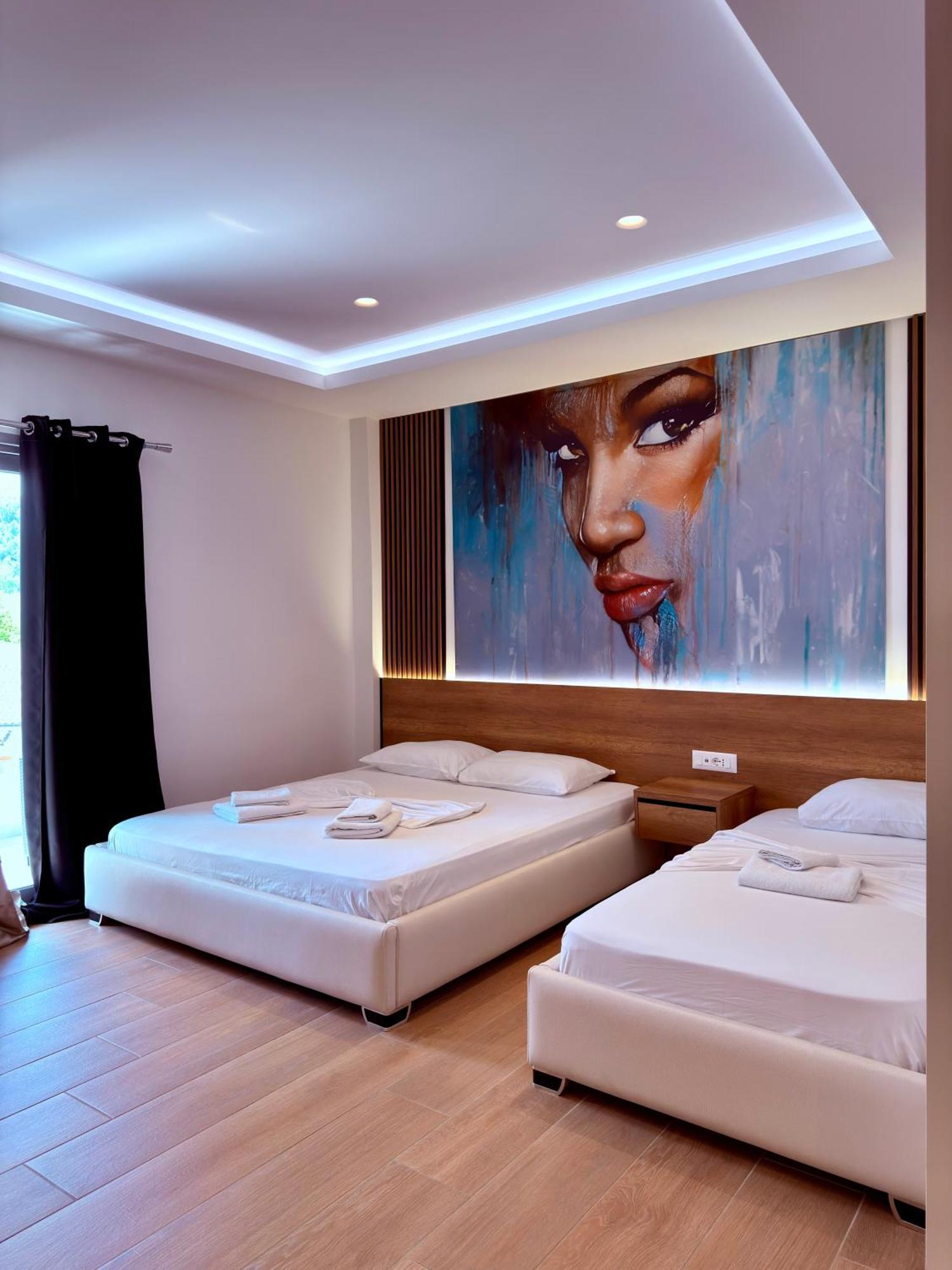 Fori'S Rooms Himare Bagian luar foto