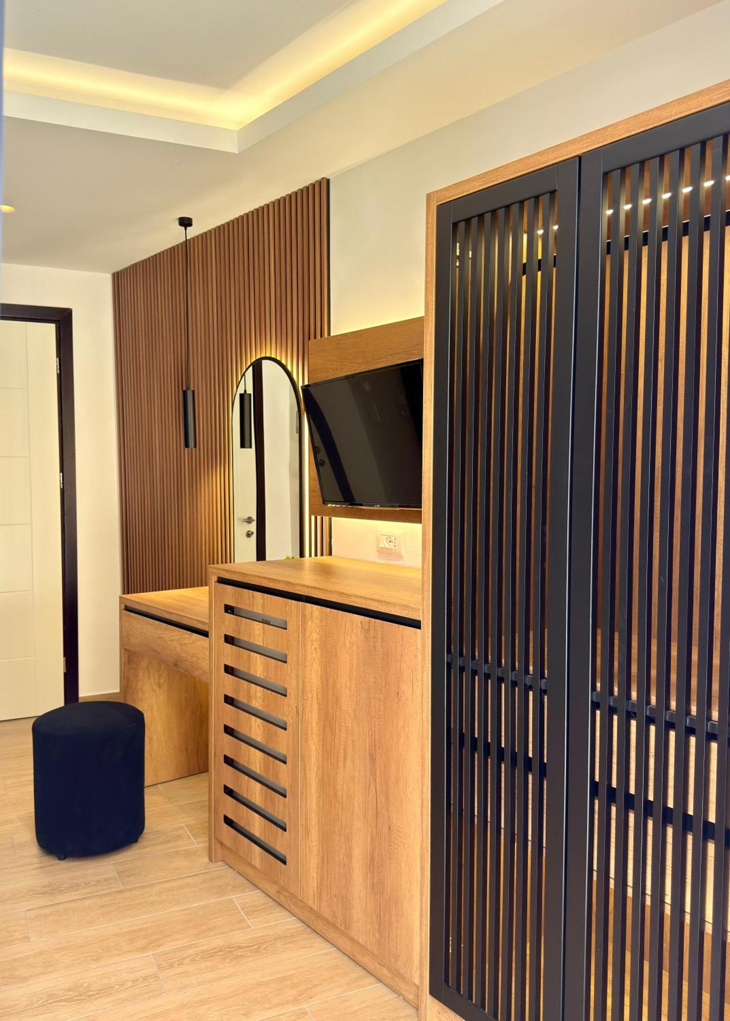 Fori'S Rooms Himare Bagian luar foto