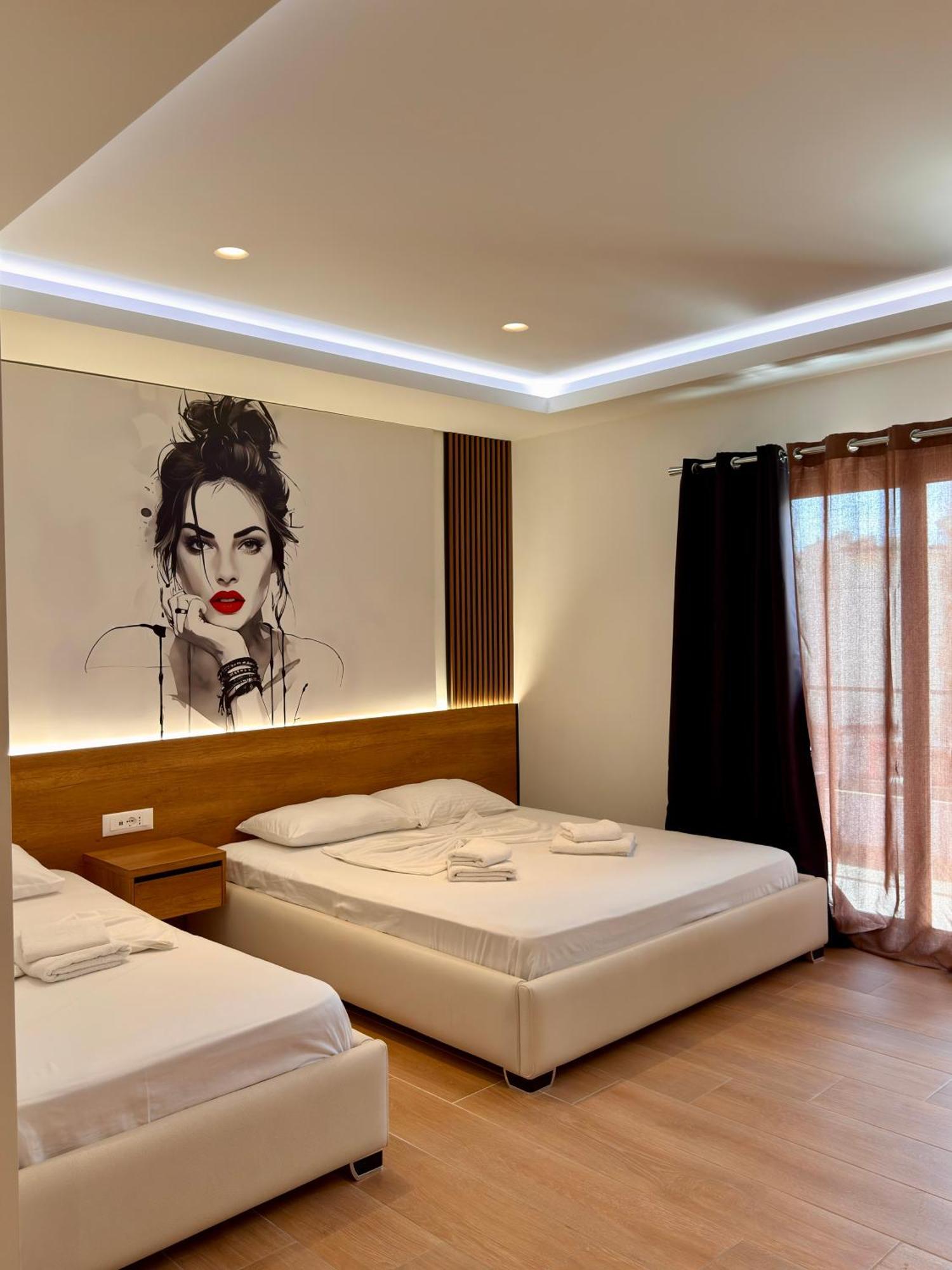 Fori'S Rooms Himare Bagian luar foto